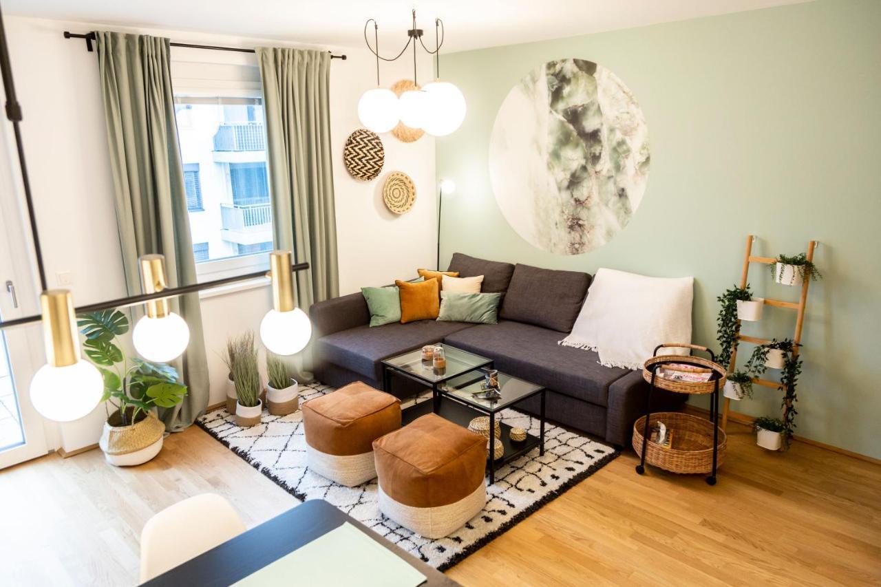 Green & Cozy Apartment - 15 Min To City Center Wina Bagian luar foto