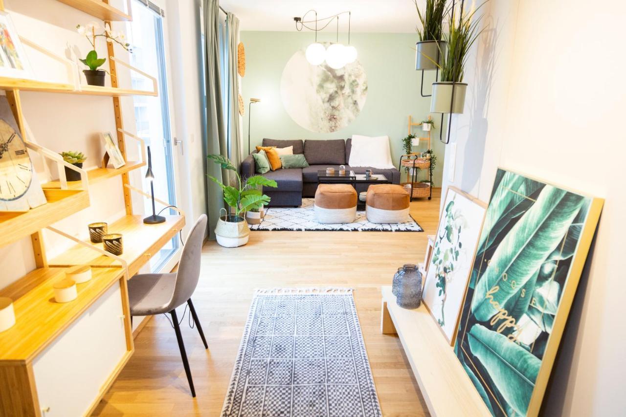 Green & Cozy Apartment - 15 Min To City Center Wina Bagian luar foto