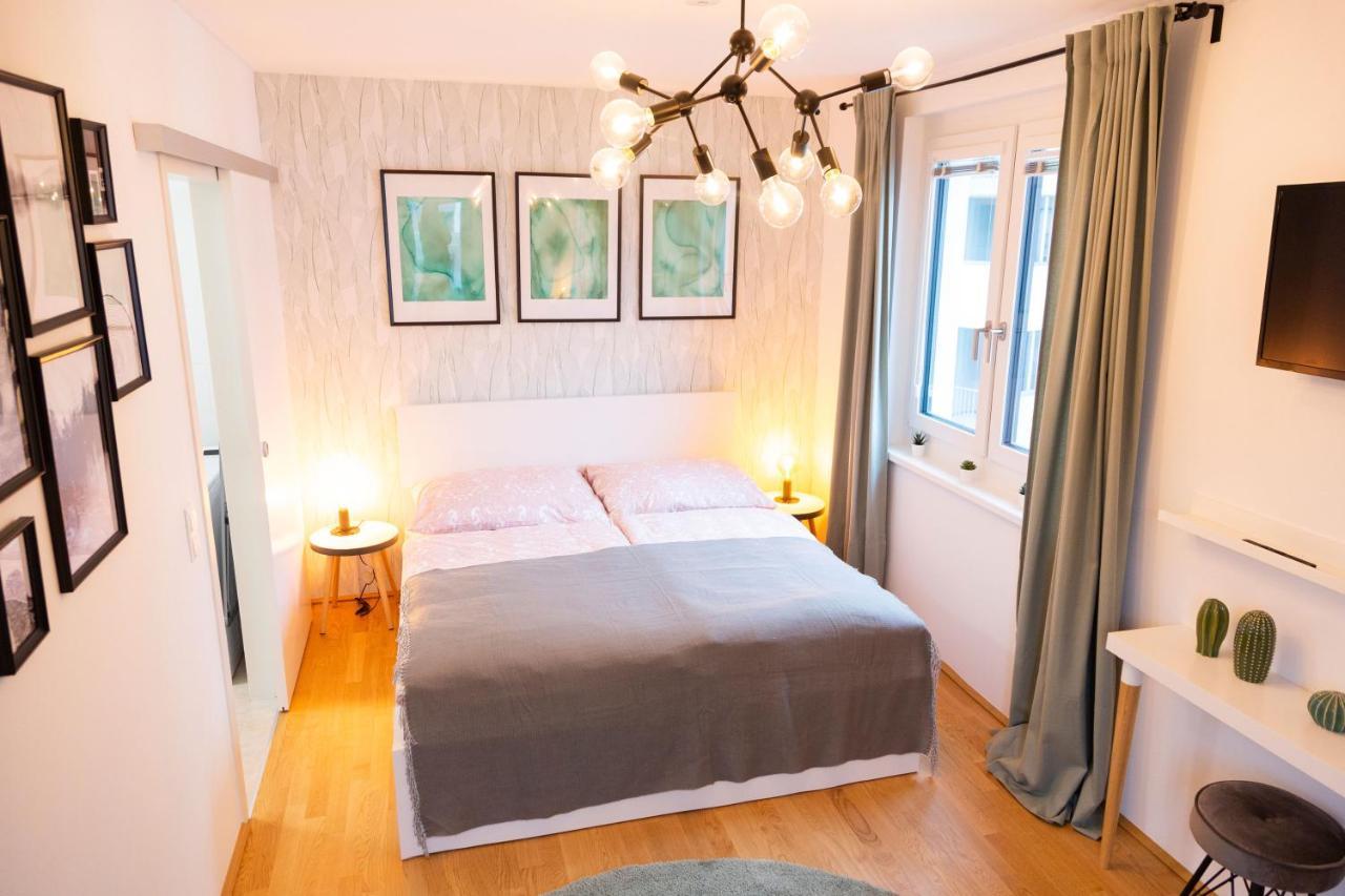 Green & Cozy Apartment - 15 Min To City Center Wina Bagian luar foto