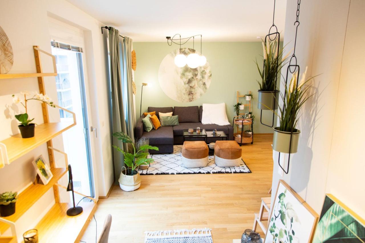 Green & Cozy Apartment - 15 Min To City Center Wina Bagian luar foto