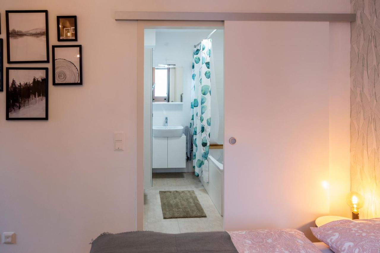 Green & Cozy Apartment - 15 Min To City Center Wina Bagian luar foto
