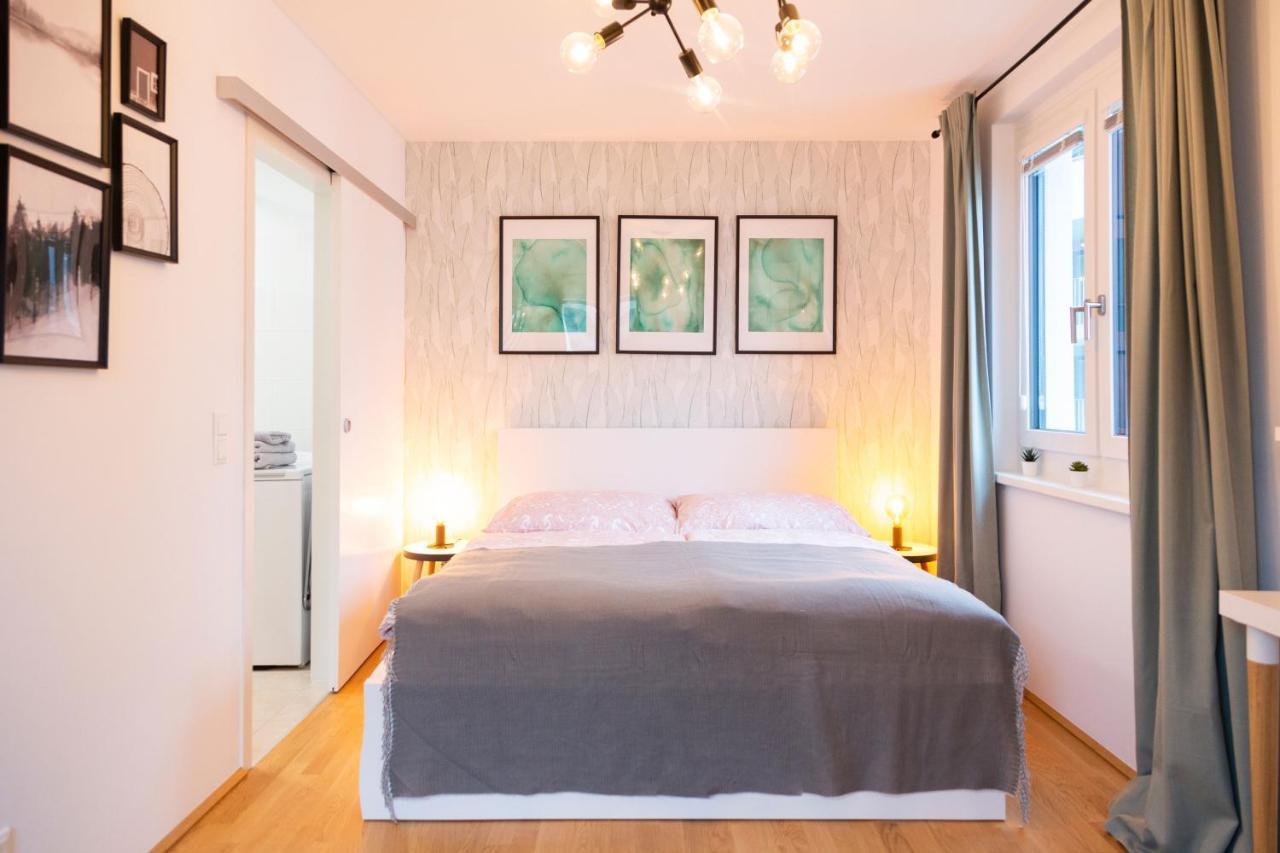 Green & Cozy Apartment - 15 Min To City Center Wina Bagian luar foto