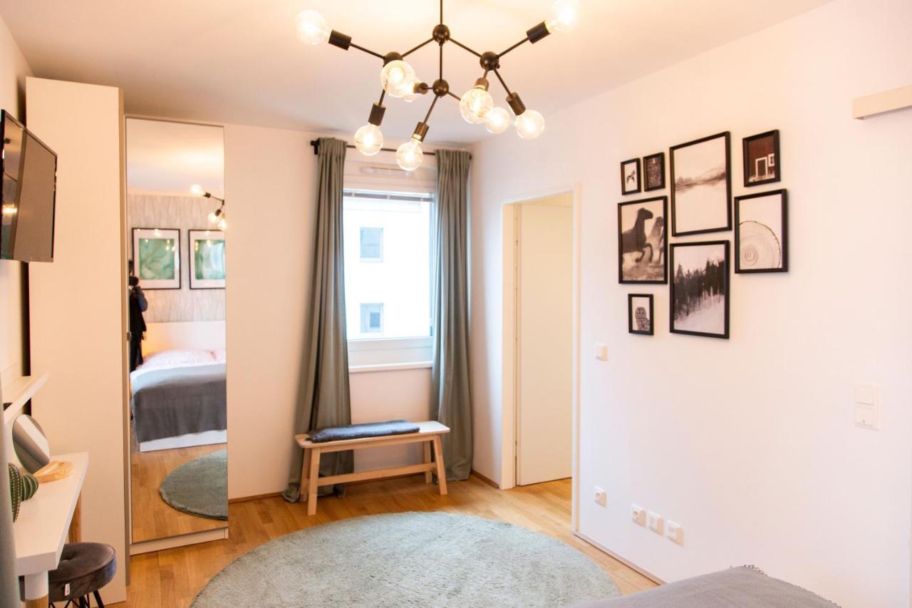 Green & Cozy Apartment - 15 Min To City Center Wina Bagian luar foto
