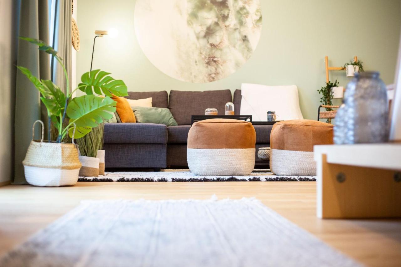 Green & Cozy Apartment - 15 Min To City Center Wina Bagian luar foto