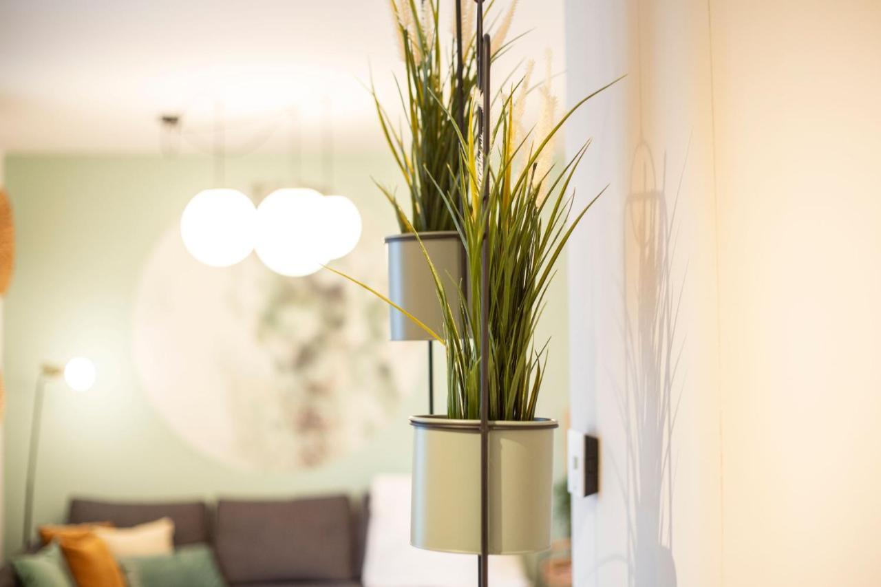 Green & Cozy Apartment - 15 Min To City Center Wina Bagian luar foto