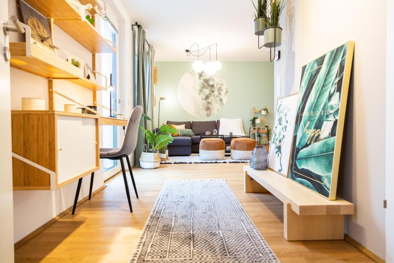 Green & Cozy Apartment - 15 Min To City Center Wina Bagian luar foto