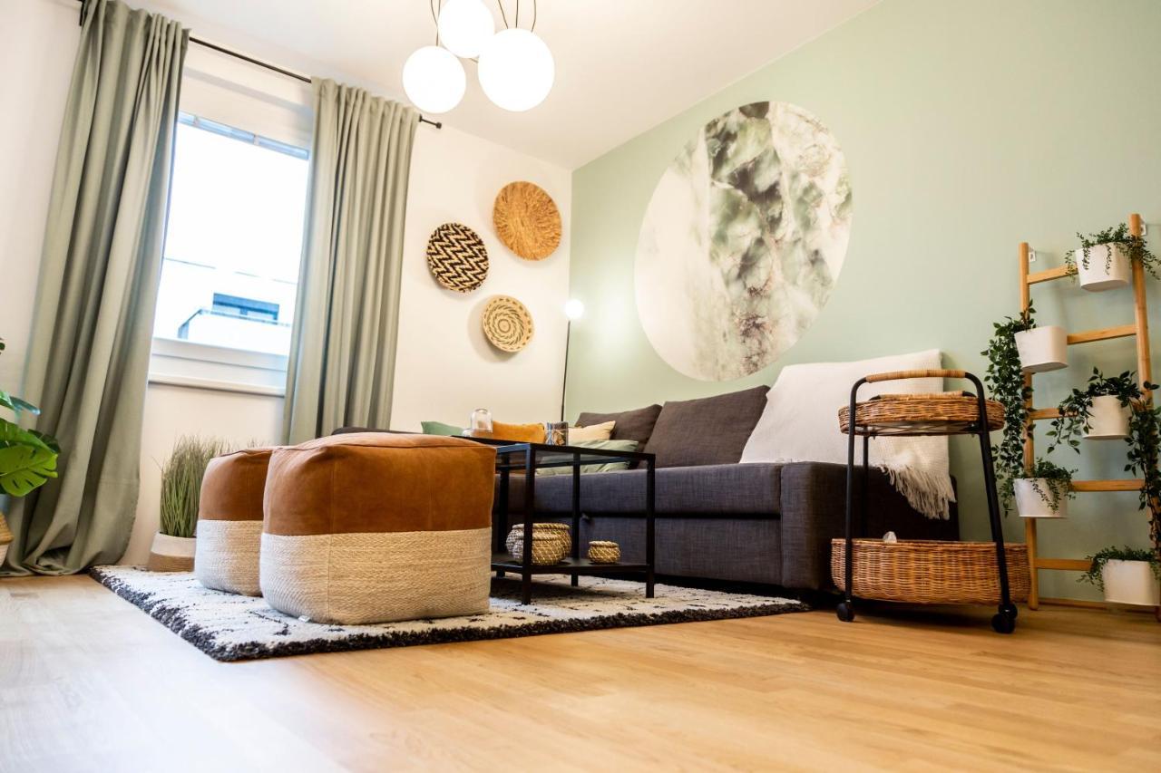 Green & Cozy Apartment - 15 Min To City Center Wina Bagian luar foto