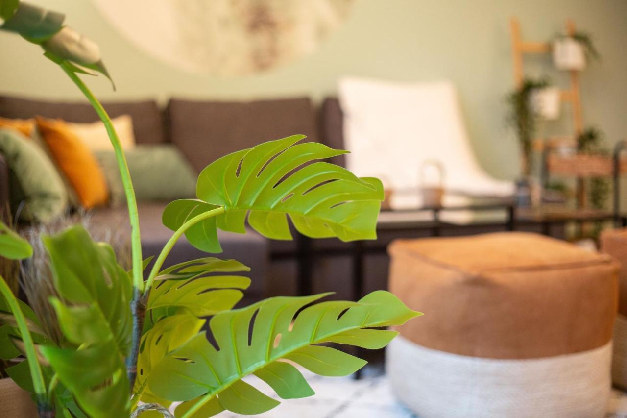 Green & Cozy Apartment - 15 Min To City Center Wina Bagian luar foto