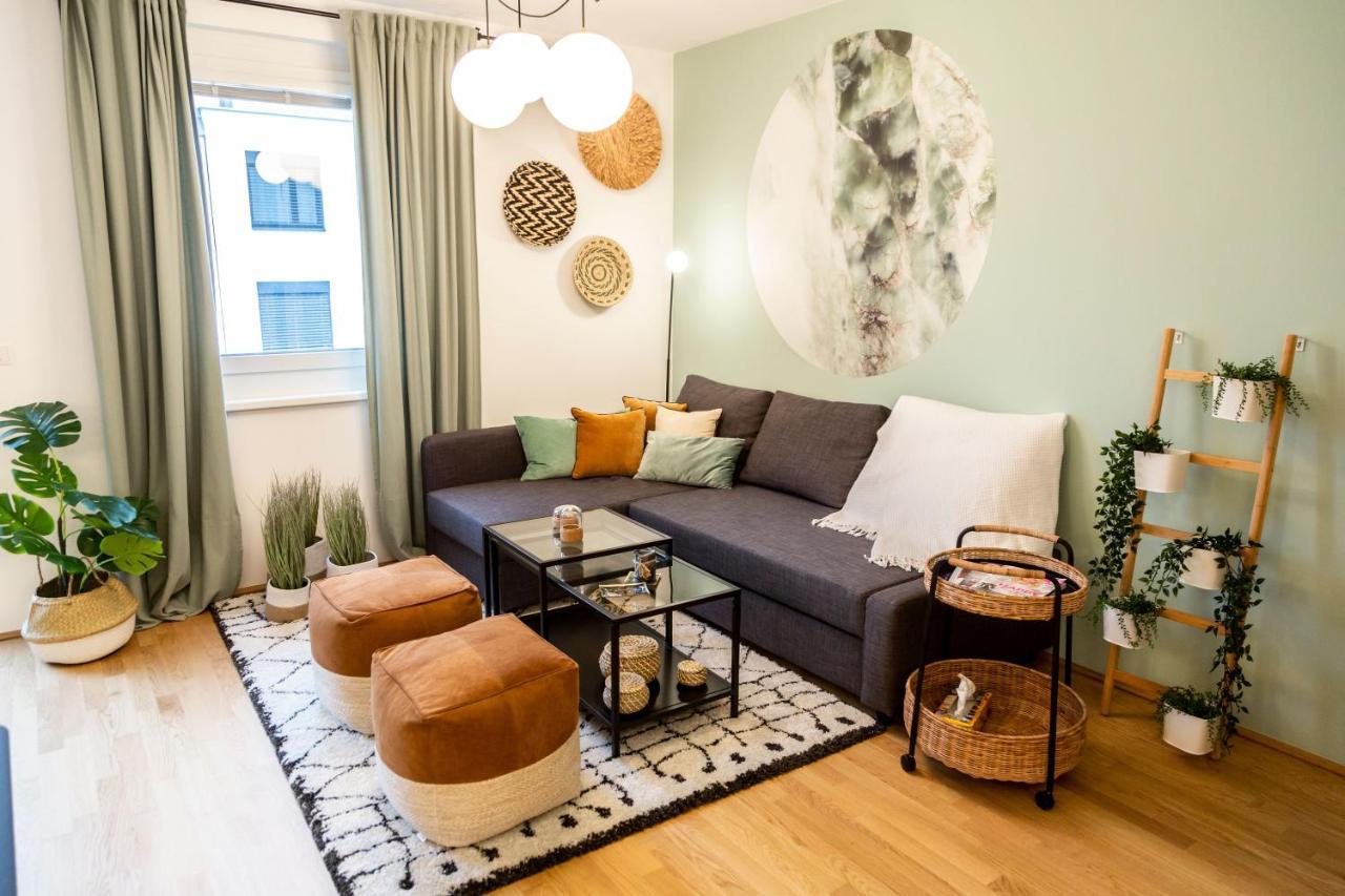 Green & Cozy Apartment - 15 Min To City Center Wina Bagian luar foto