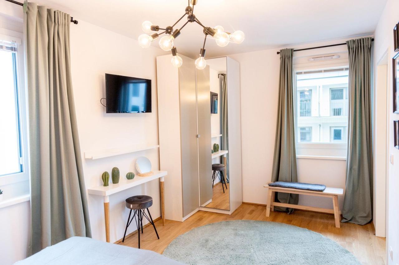 Green & Cozy Apartment - 15 Min To City Center Wina Bagian luar foto