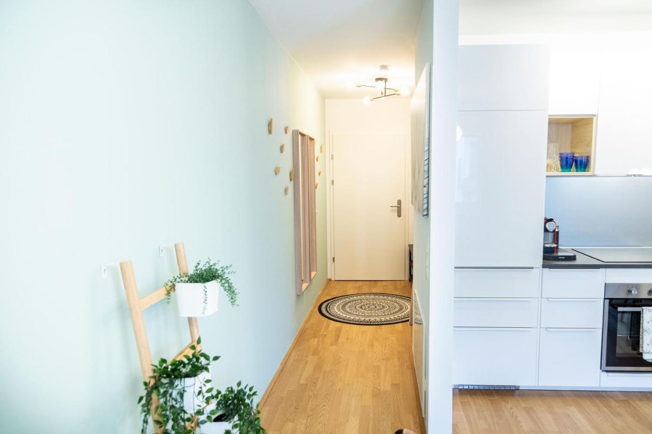 Green & Cozy Apartment - 15 Min To City Center Wina Bagian luar foto