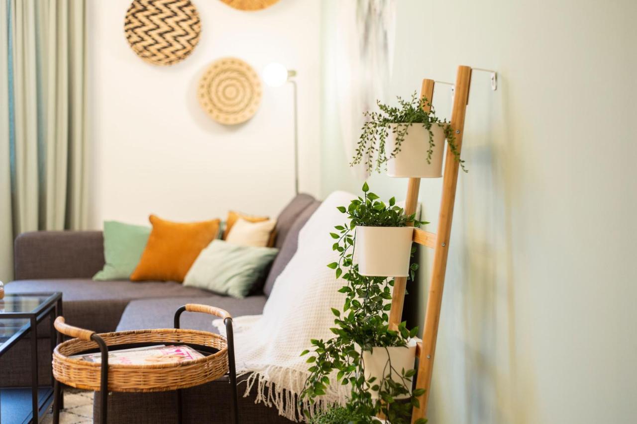 Green & Cozy Apartment - 15 Min To City Center Wina Bagian luar foto